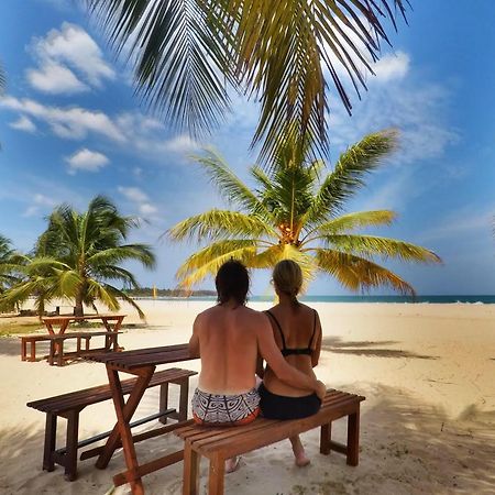 Aqua Marine Beach Resort Pasikuda Bagian luar foto