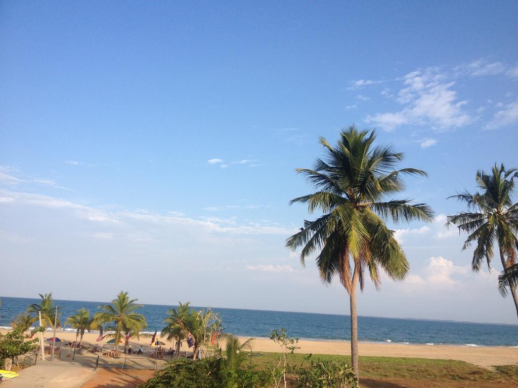 Aqua Marine Beach Resort Pasikuda Bagian luar foto