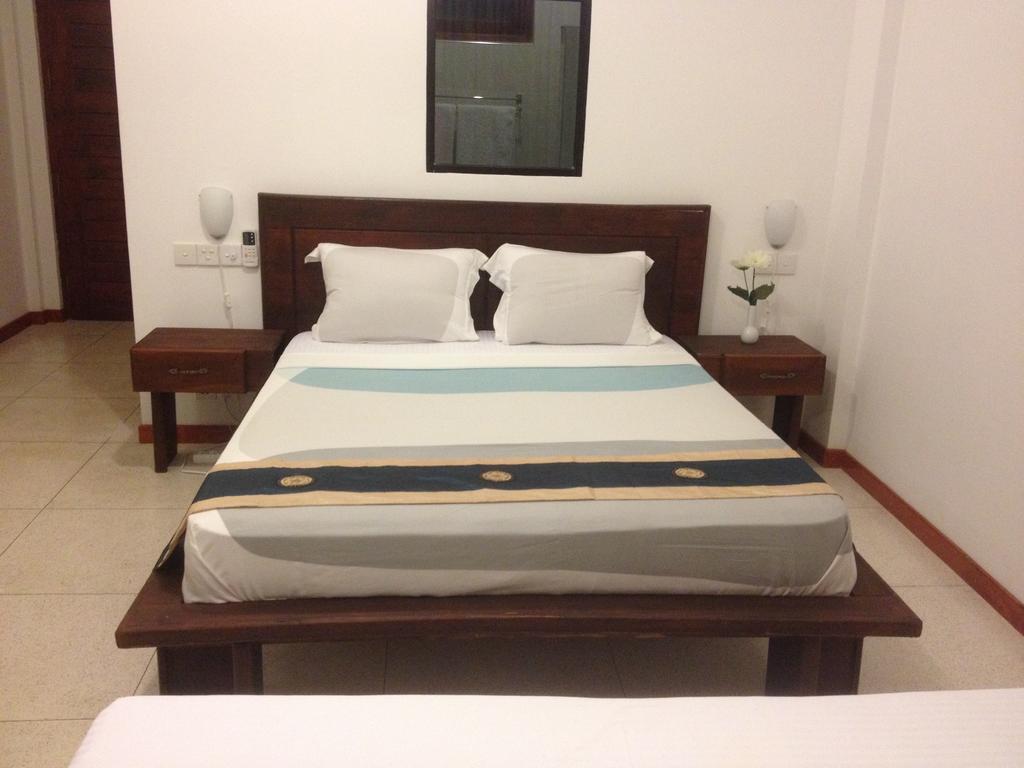 Aqua Marine Beach Resort Pasikuda Bagian luar foto