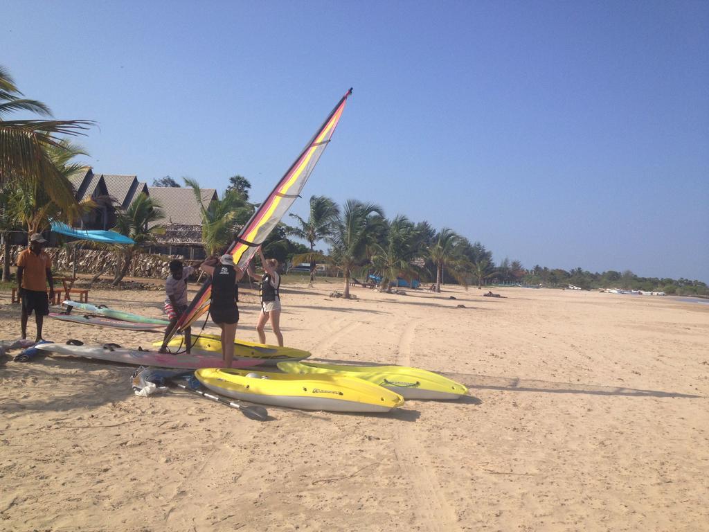 Aqua Marine Beach Resort Pasikuda Ruang foto